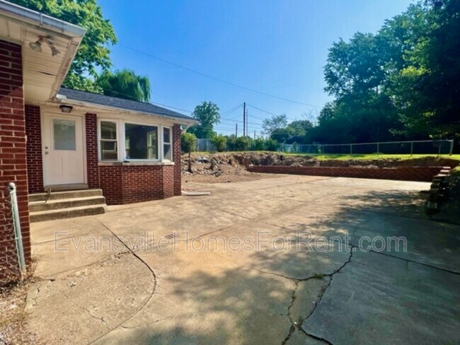 Building Photo - 1216 Hathaway Ave