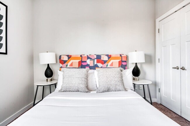 Building Photo - 1016 18th Ave S