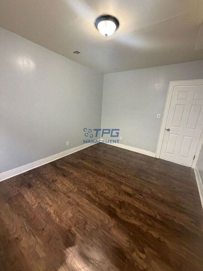 Building Photo - 134 Dewey St