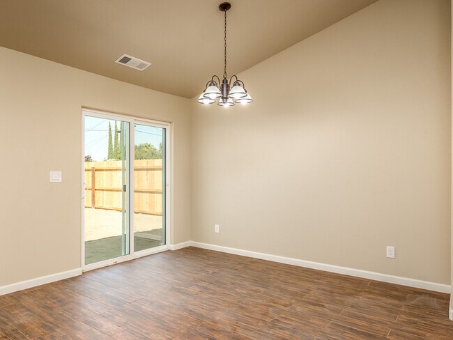 Building Photo - 1010 W Goshen Ave