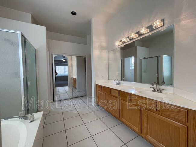 Building Photo - 3820 S Barberry Pl