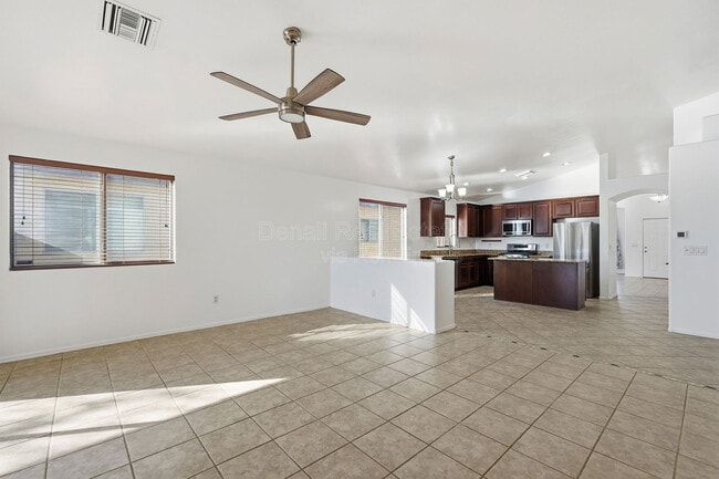 Building Photo - 7159 S Providence Dr