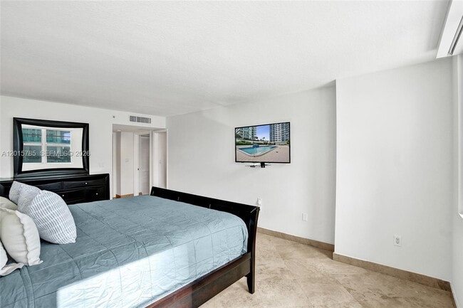 Building Photo - 6917 Collins Ave