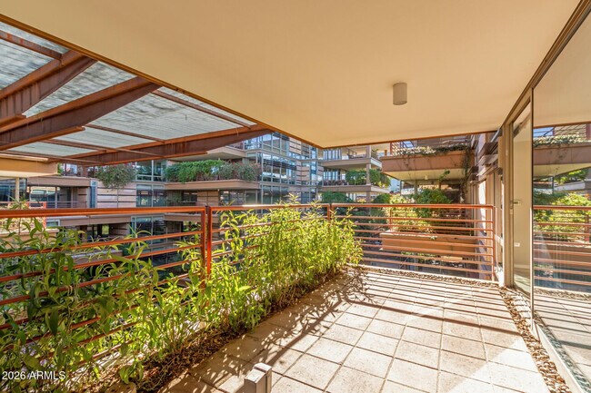 Building Photo - 7117 E Rancho Vista Dr