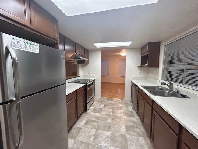 Building Photo - 5888 Shannon Ave