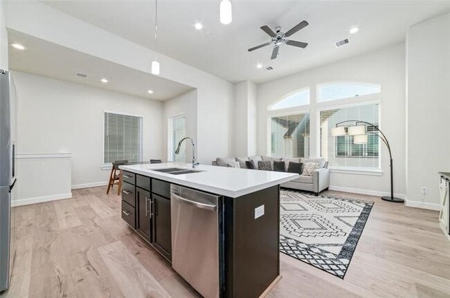 Building Photo - 148 Knightsbridge Park Ln