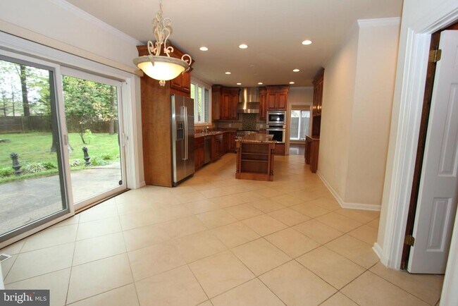 Building Photo - 10208 Sorrel Ave
