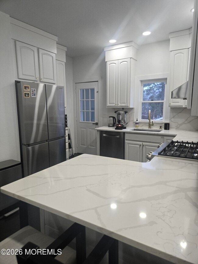 Building Photo - 486 W Lincoln Ave