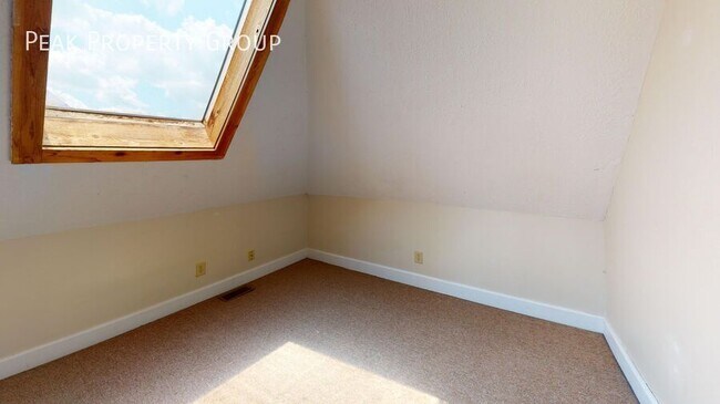 Building Photo - 1369 Indianola Ave