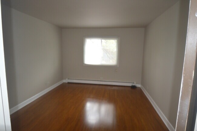 Building Photo - 845 Westmoreland Dr