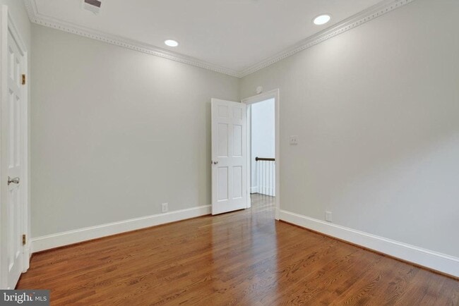 Building Photo - 5430 Chevy Chase Pkwy NW