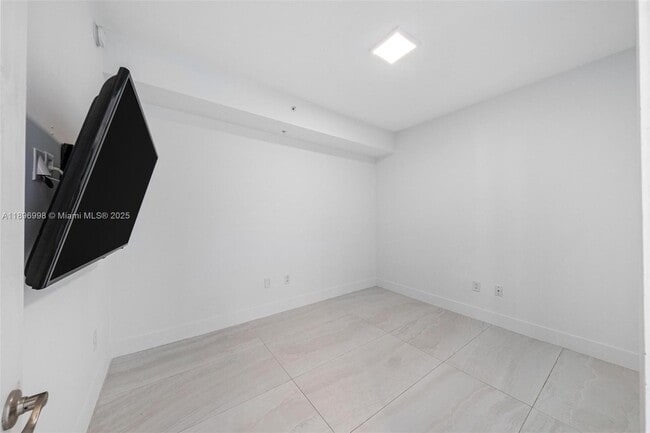 Building Photo - 7918 Harbor Island Dr