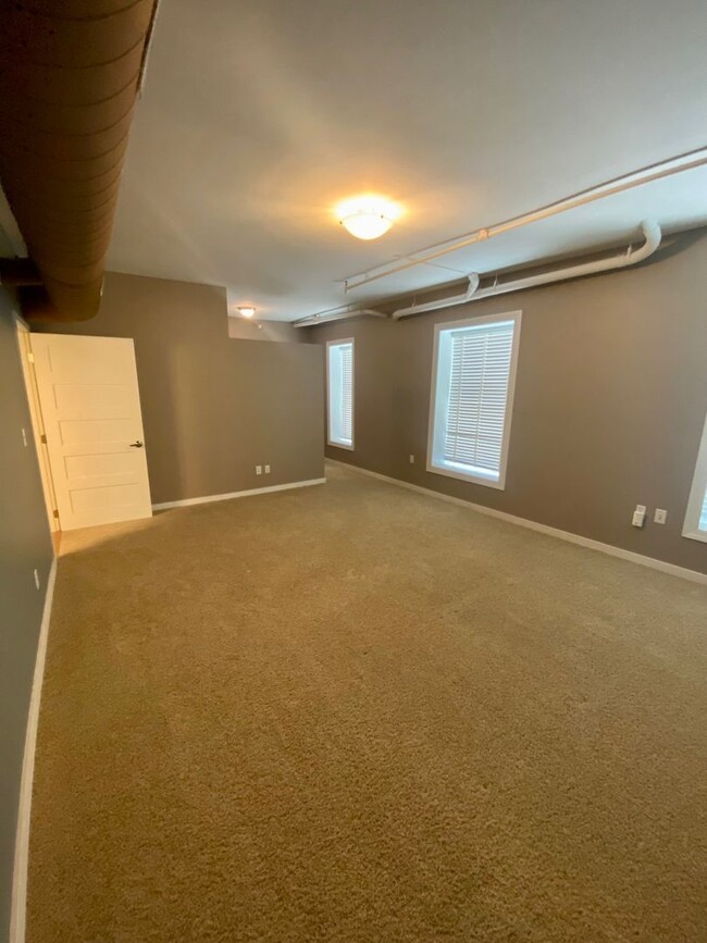 Building Photo - Live in the Heart of Downtown Spokane – 2B...
