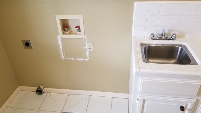 Building Photo - Gorgeous, Corner Lot with all the extras.