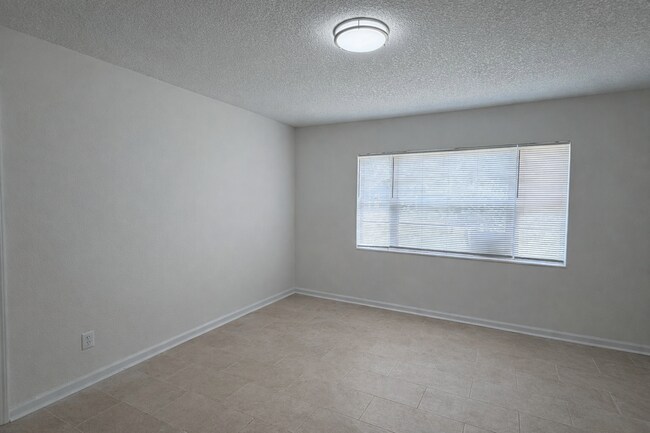 Building Photo - Fully Renovated 2BR with Large Backyard