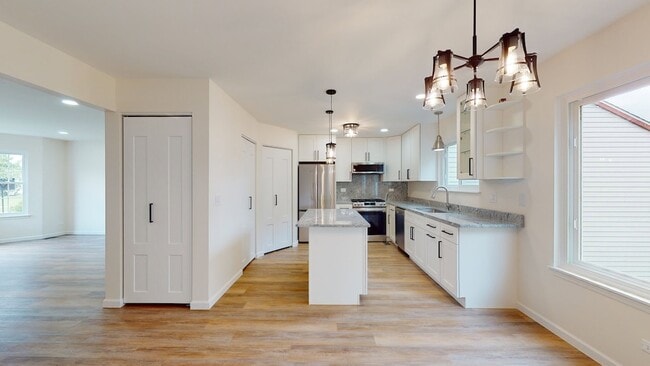 Building Photo - 1913 Barnhill Dr