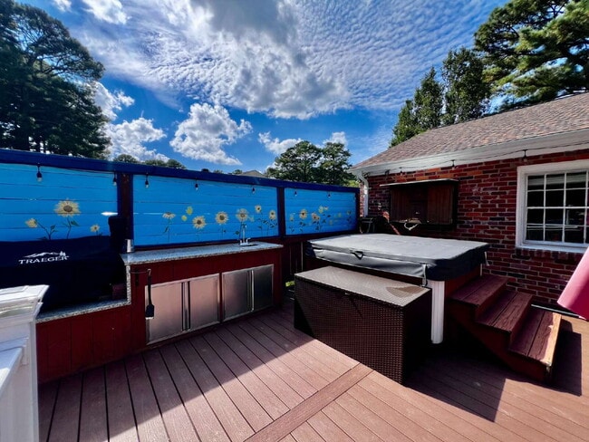 Building Photo - Love Where You Live in Lake Shores!