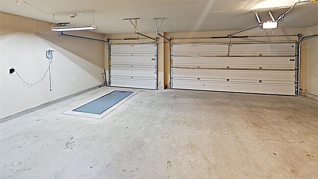 Building Photo - 13604 Gentry Dr