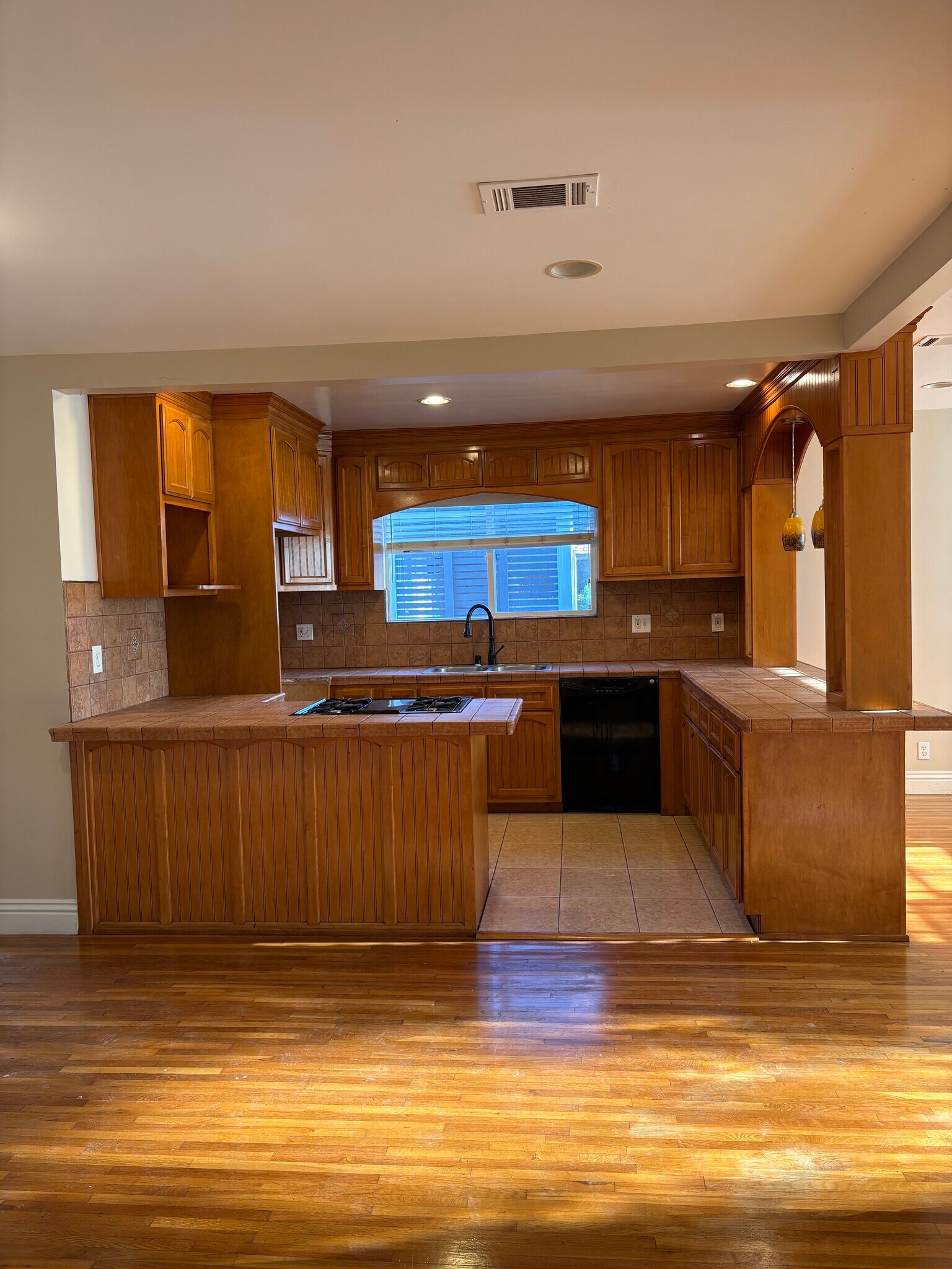 Building Photo - 4733 Levelside Ave