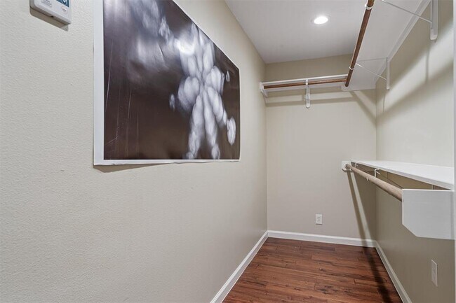 Building Photo - 6202 Hillston Dr