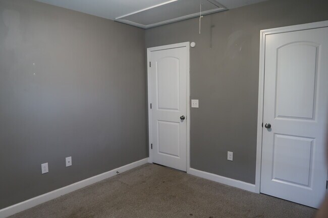Building Photo - 210 Orch Pk Ln