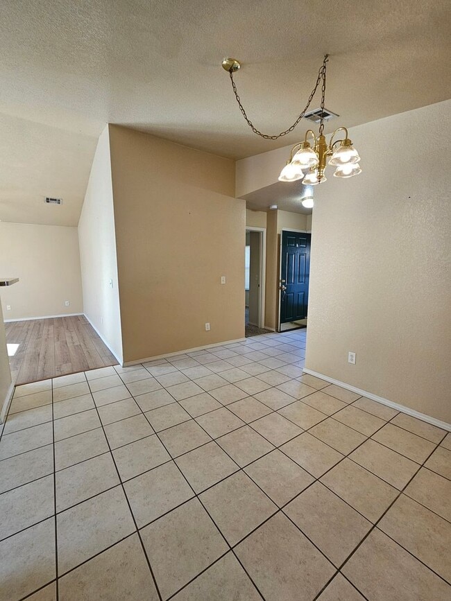 Building Photo - (3) Bed/(2) Bath in Poppy Grove Avail NOW!
