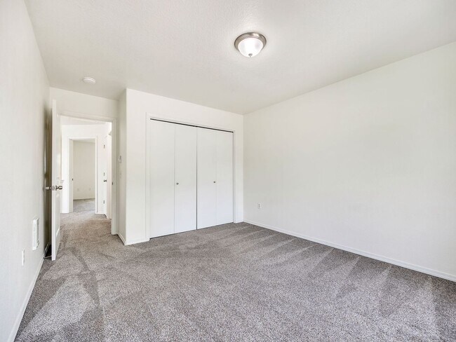 Building Photo - 1536 S Main Ave