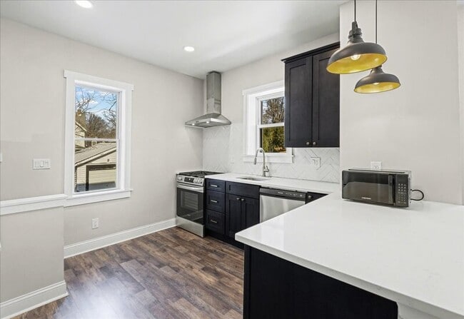 Building Photo - 515 Harrison Ave