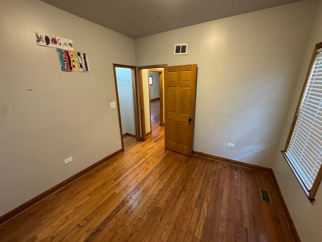 Building Photo - 605 Forsythe Ave