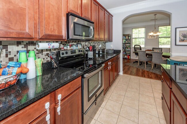 Building Photo - 3 Bedroom 2.5 Bath Single Family Home in S...