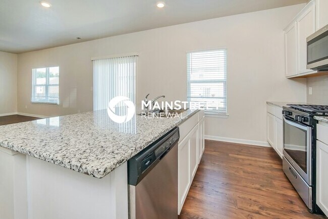 Building Photo - 4 Bedroom Pet-Friendly Home in KNOXVILLE, ...