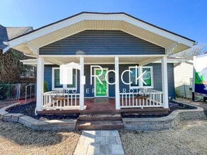 Building Photo - Must See 3 Bedroom/3 Bathroom Home near Edgemere Park