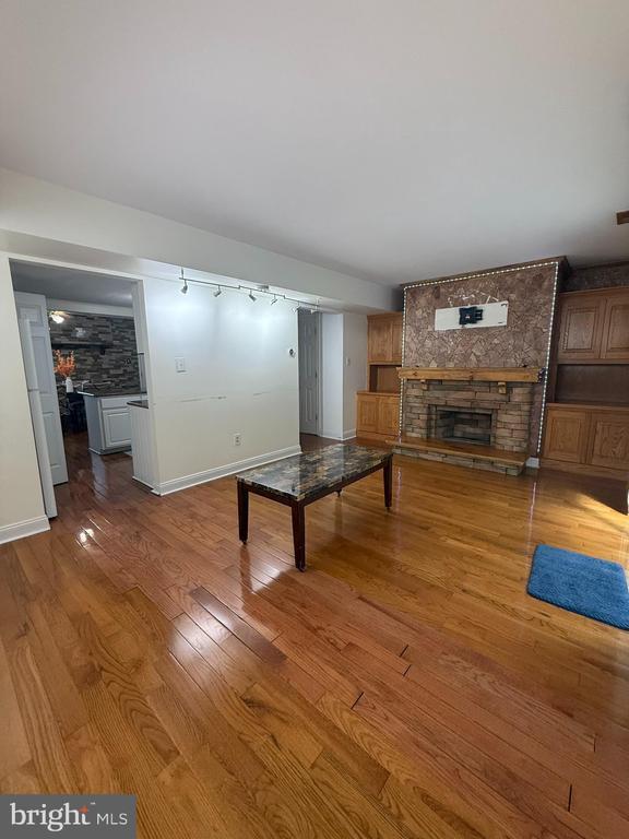 Building Photo - 1080 Pendleton Ct