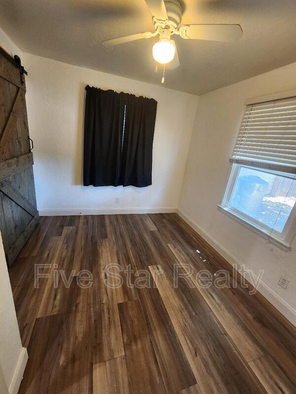 Building Photo - 598 Cassidy Ave