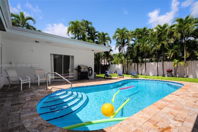 Building Photo - 2555 NE 202nd St