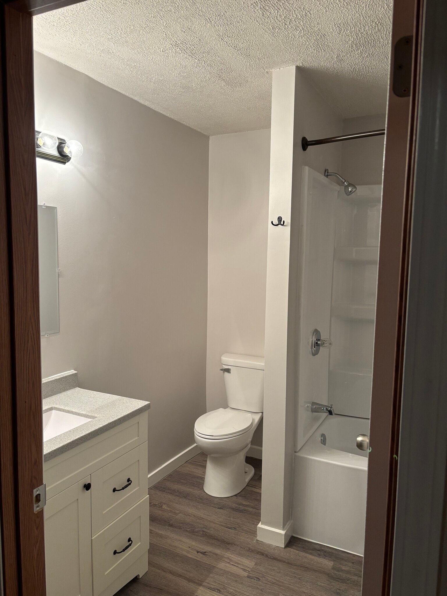 Building Photo - 914 N 6th St