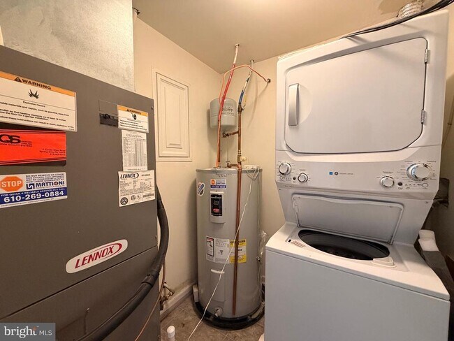 Building Photo - 134 Bridge St