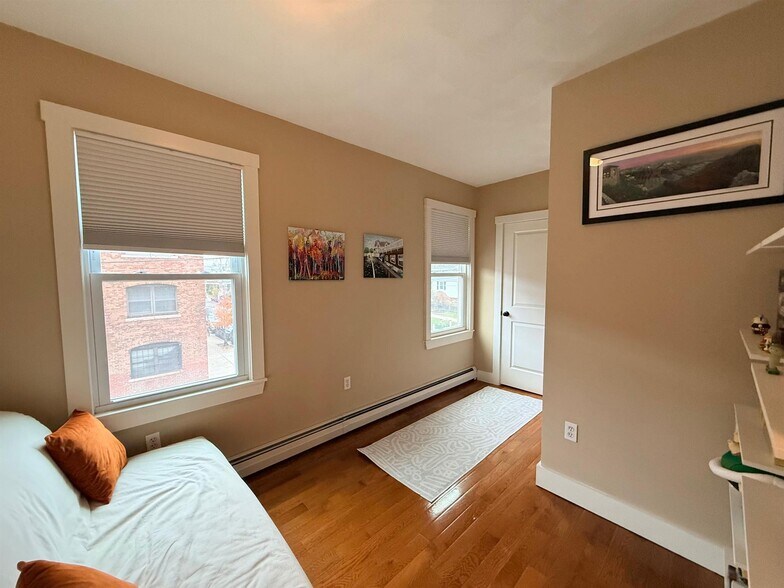 Building Photo - 119 Central St