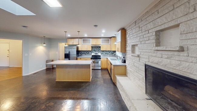 Building Photo - 5143 S Richmond Ave