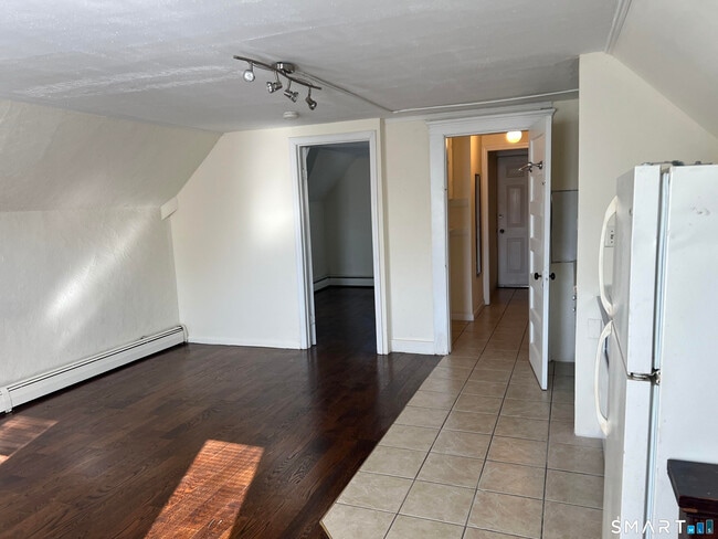 Building Photo - 73 Center St