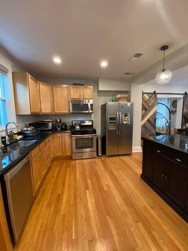 Building Photo - Beautiful 5 Bedroom Single Family Home in Silver Spring!