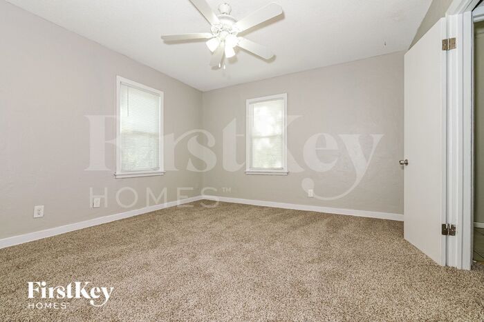 Building Photo - 8000 E 87th St