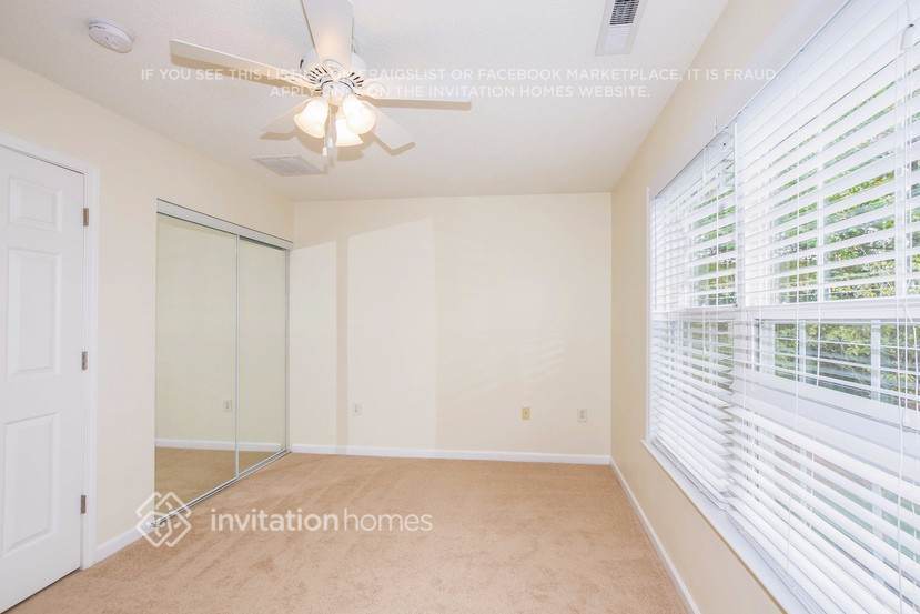 Building Photo - 9220 Meadowmont View Dr