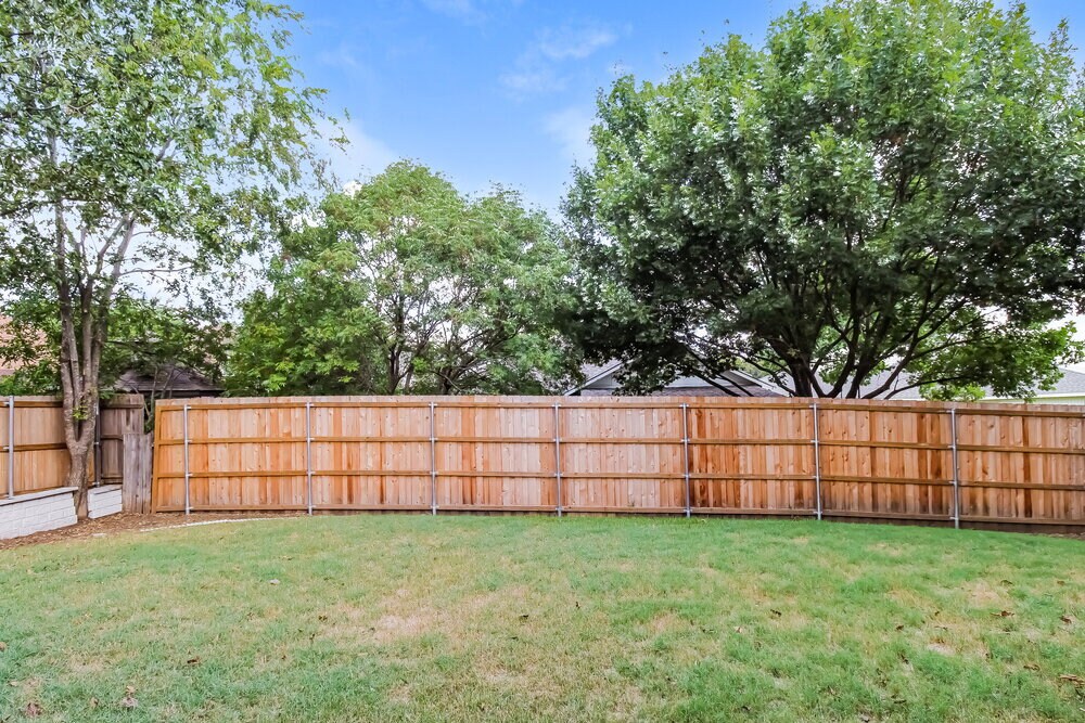 Building Photo - 1615 Barclay Dr