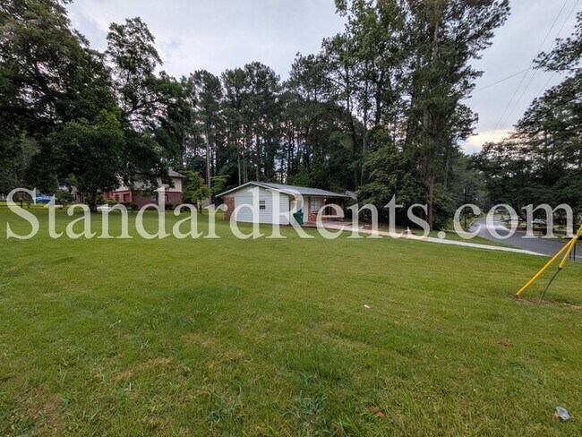 Building Photo - 2916 Battle Forrest Dr