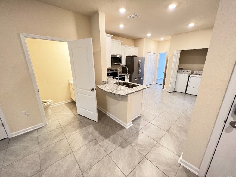 Building Photo - 64 Pasadena Dr