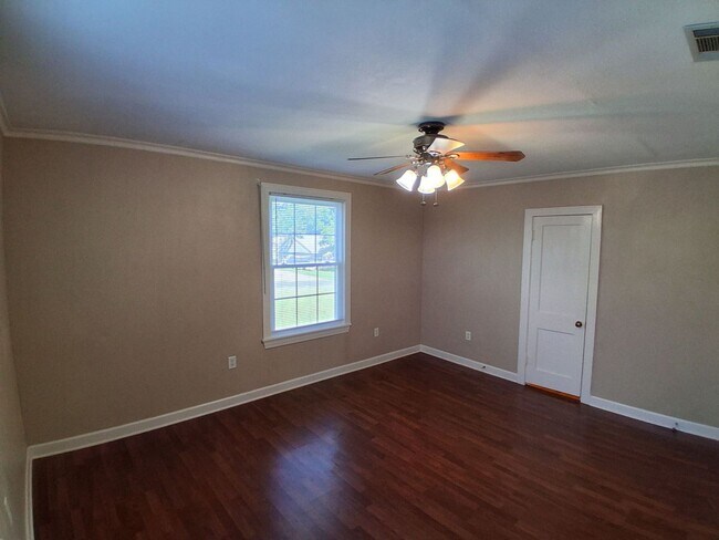 Building Photo - 905 Pinckney Ave