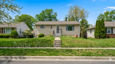 Building Photo - 2317 Roslyn Ave