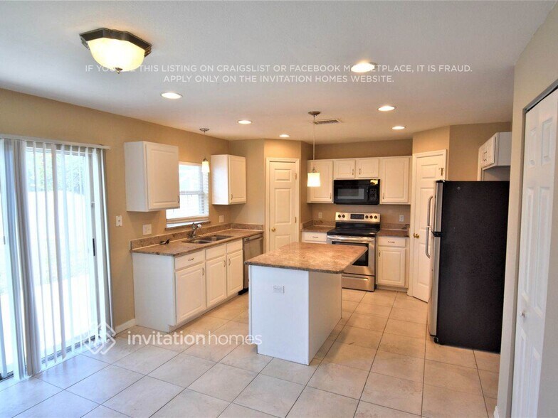 Building Photo - 12741 Kings Lake Dr