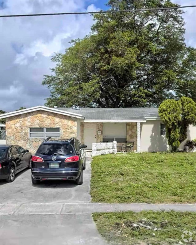 Building Photo - 3601 NW 37th St